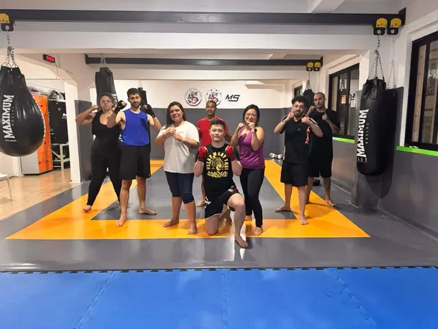 Academia Loong Muay Thai Fitness-Centro