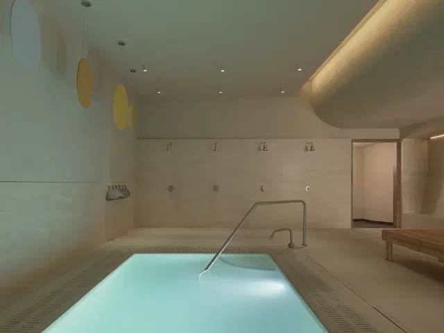 Lore Bathing Club