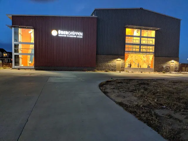 Übergrippen Indoor Climbing Crag - Denver