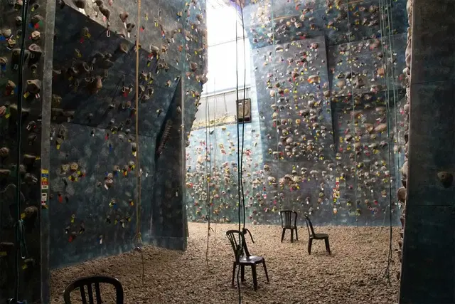 Climbing 90 degrees Sports Fitness