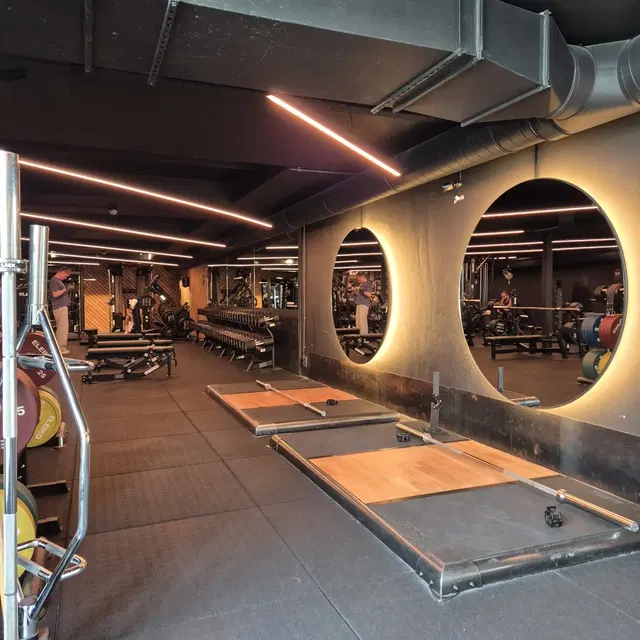 TrainMore Amsterdam Singel Black Label