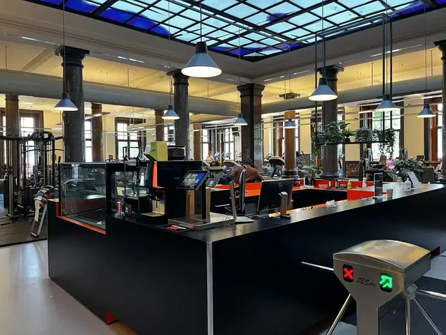 TrainMore Amsterdam Singel Black Label