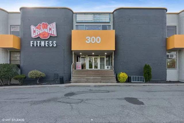 Crunch Fitness - Staten Island South