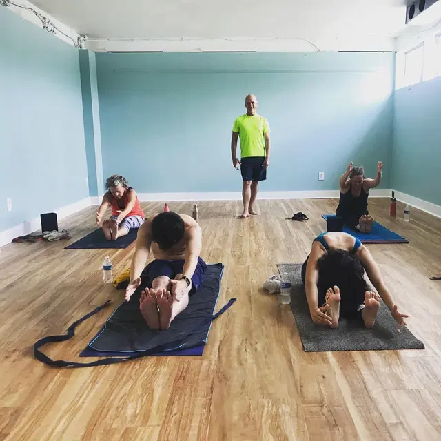 Karma Yoga: Classes, Community & Retreats