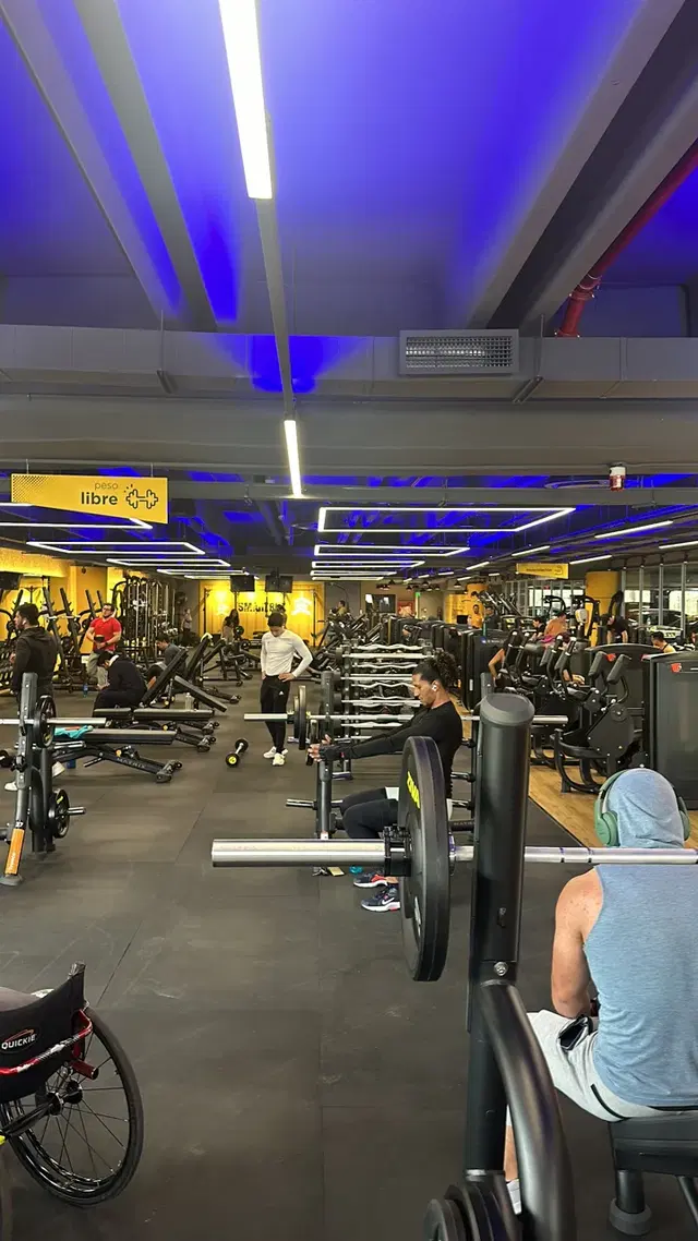 Gimnasio Smart Fit - MegaKywi Eloy Alfaro