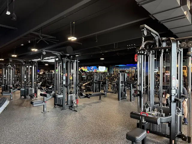 Gold's Gym Calgary Village Square