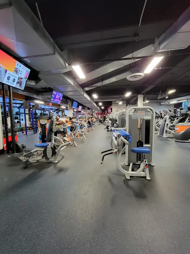 Crunch Fitness - Norwood